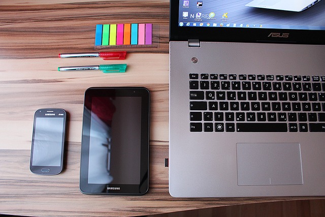 무거운 문 개폐 작업 후 손가락 인대 통증이 생겨 작업 방식을 바꾼 사례와 회복 기록